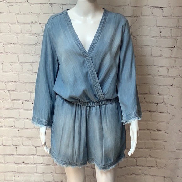 Chelsea & Violet Blue Chambray Denim Frayed Edge V Neck Shorts Romper Sz M - Picture 1 of 12